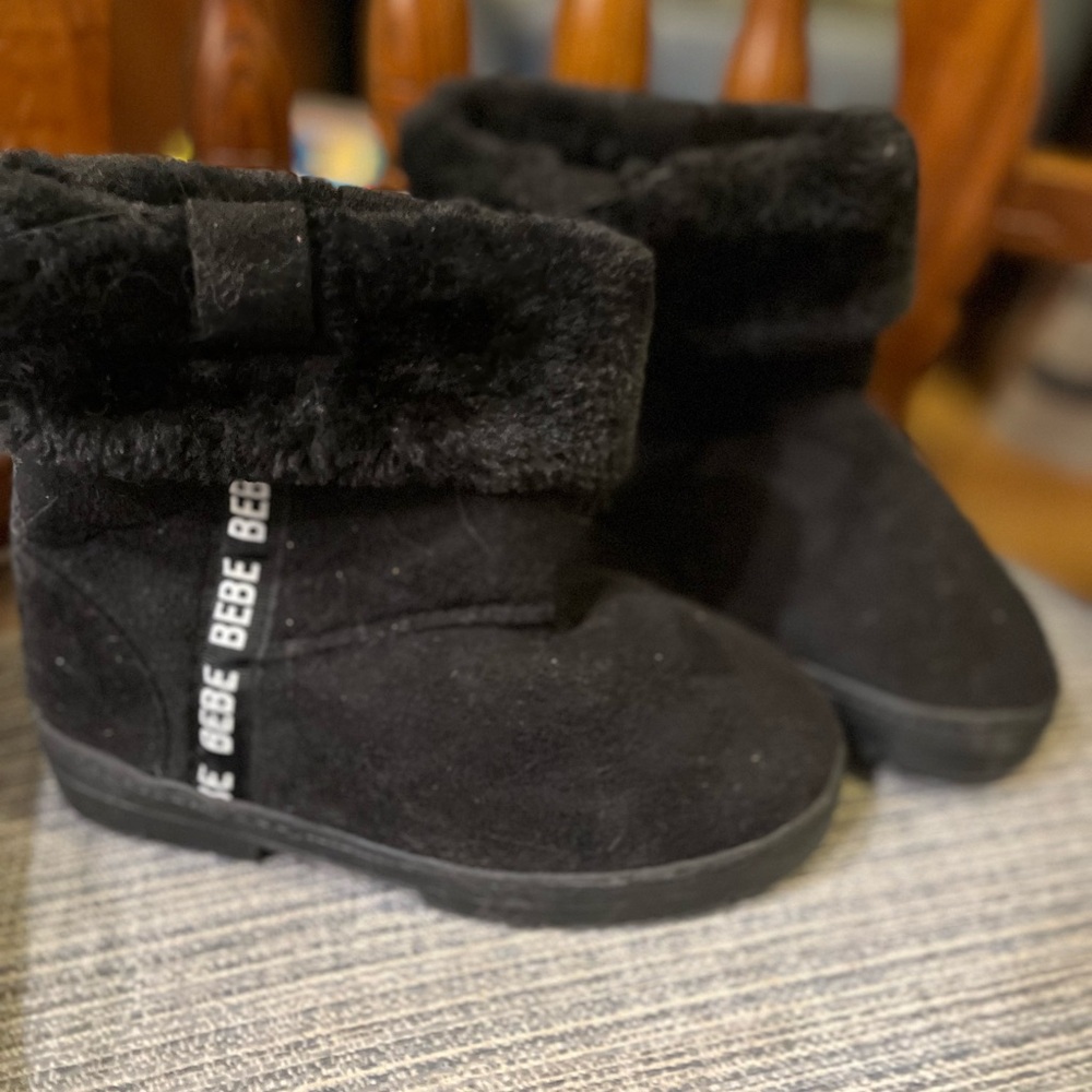 NWT Girl’s size 1 Bebe Black Faux Suede Flat Boots